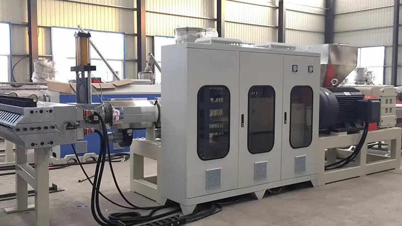 Quae sunt cautiones ad utens machina scheda plastica?