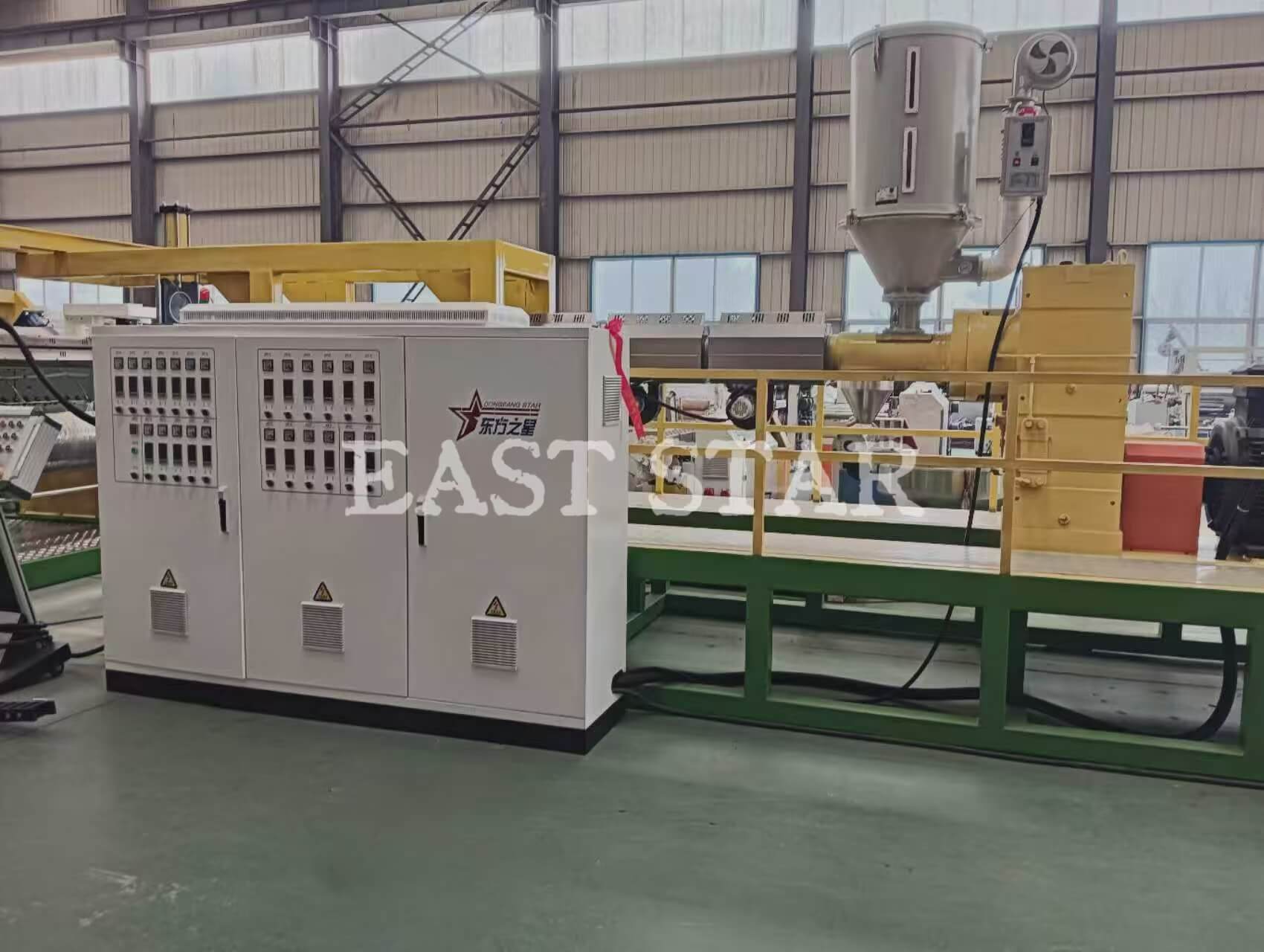 Breakthrough Innovation! Qingdao Eaststar Novum 2.4-meter Stercus Cingulum Sheet extrusionem Line Feliciter devolvitur